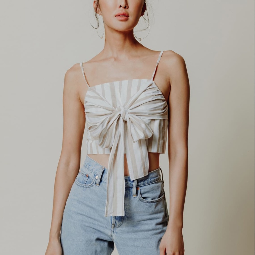 Chriselle x J.O.A. Sand Tie Front Crop Top Size L